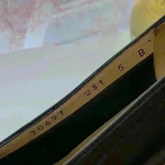 Salvatore Ferragamo Black Pumps Size 5B - Picture 7 of 12